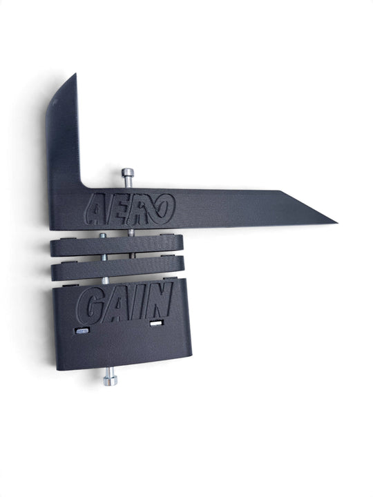 Exploded view of the AeroGain Aero BTA spacer: the transverse bolt running through the spacer body, with the two 10 mm height spacers between top and base