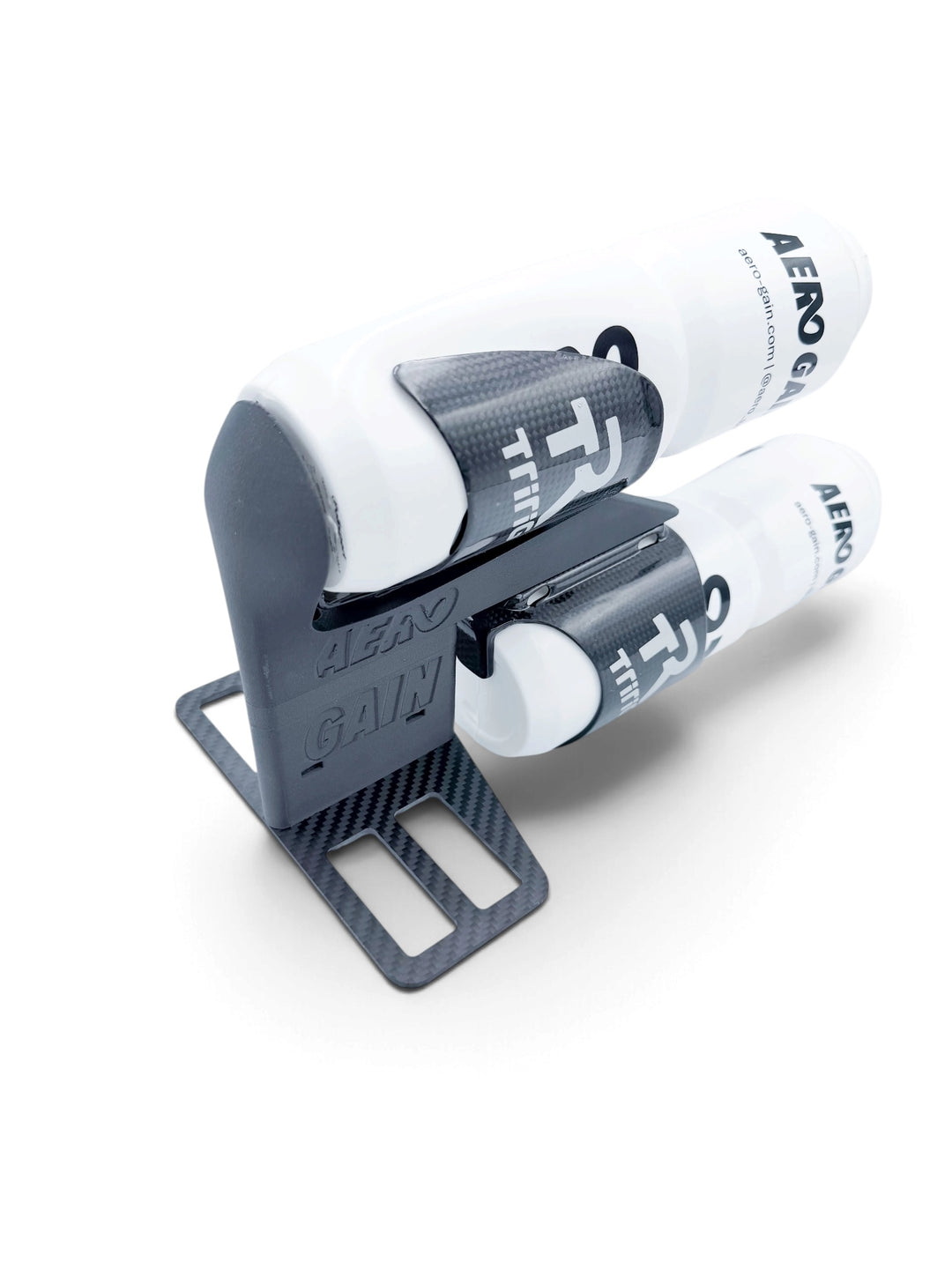 AeroGain Aero BTA double-bottle spacer on the 3 mm carbon fibre plate, front three-quarter view