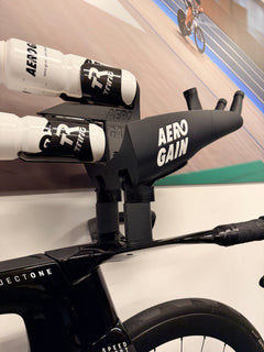 Aero Cockpit on a Trek Speed Concept with two bottles in the Aero BTA mount, seen from the front