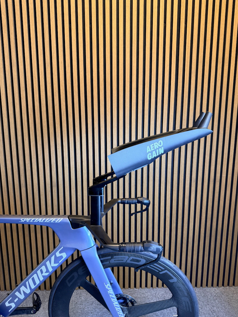 Aero Cockpit at maximum reach with the risers set to 22 degrees, showing the 70 mm reach range