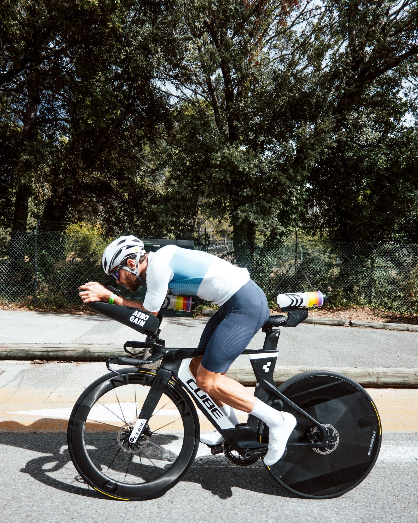 Felix Forissier in posizione aerodinamica sull'Aero Cockpit all'Ironman 70.3 World Championship di Nizza